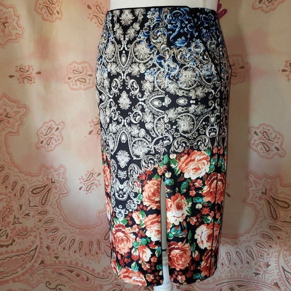 Boston Proper Mirrored Vase Skirt. Floral Pencil - Picture 4 of 13
